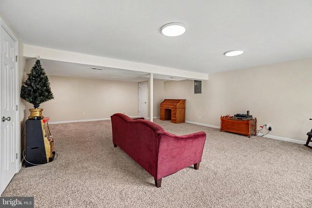 5975 CLOVER RD, Harrisburg, PA 17112