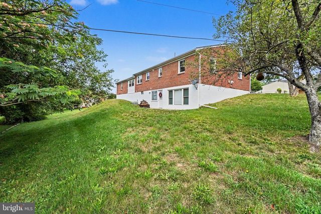 5975 CLOVER RD, Harrisburg, PA 17112