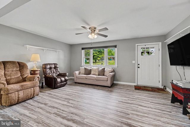 5975 CLOVER RD, Harrisburg, PA 17112