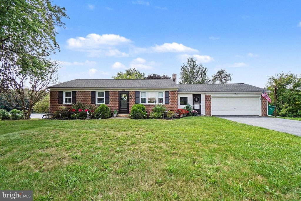 5975 CLOVER RD, Harrisburg, PA 17112
