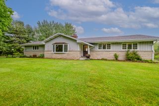 2800 Mayflower Road, Bertrand Twp, MI 49120