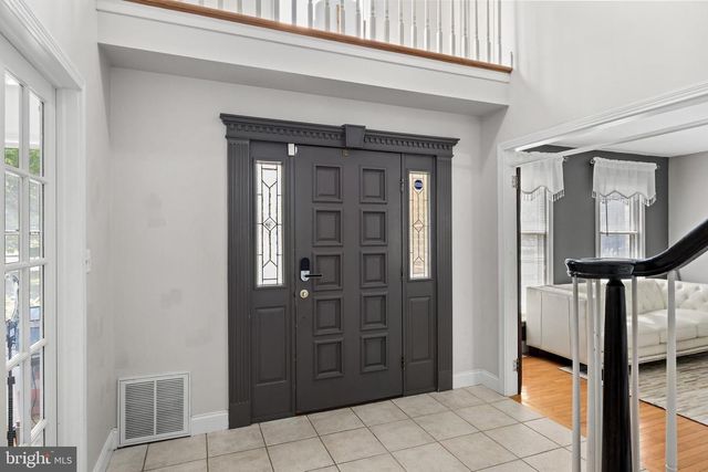 4 CANDLELIGHT DR, Beverly, NJ 08010