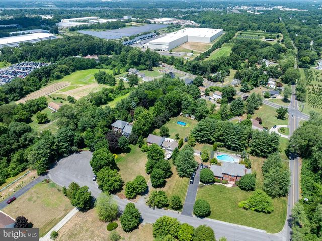 4 CANDLELIGHT DR, Beverly, NJ 08010