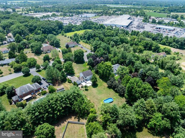 4 CANDLELIGHT DR, Beverly, NJ 08010