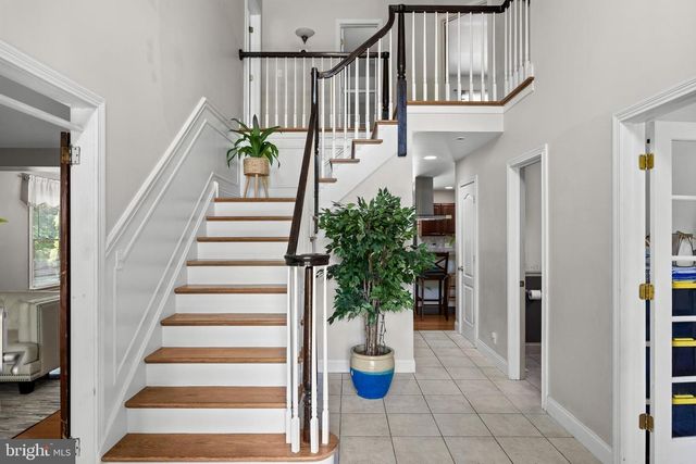 4 CANDLELIGHT DR, Beverly, NJ 08010