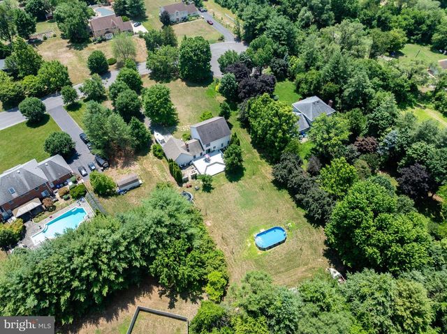 4 CANDLELIGHT DR, Beverly, NJ 08010