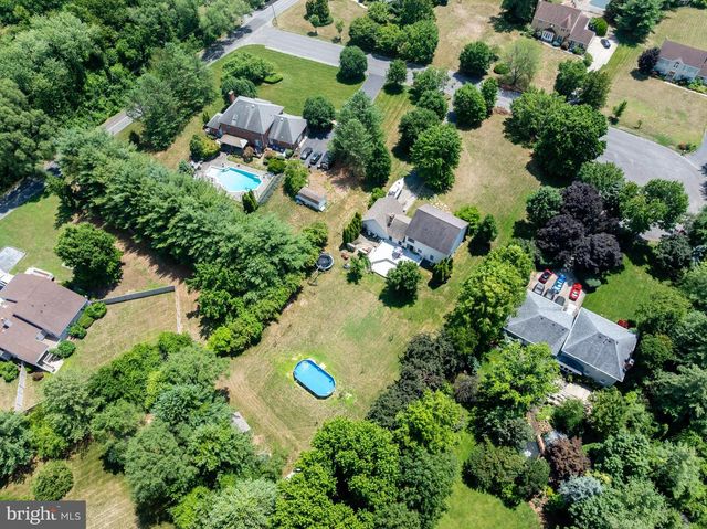 4 CANDLELIGHT DR, Beverly, NJ 08010