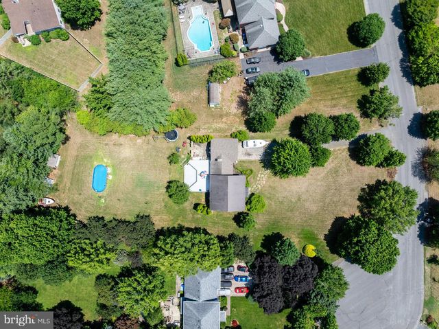 4 CANDLELIGHT DR, Beverly, NJ 08010