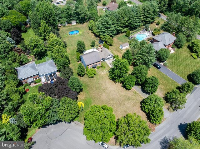 4 CANDLELIGHT DR, Beverly, NJ 08010