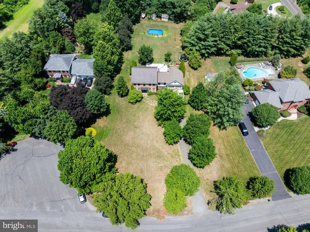 4 CANDLELIGHT DR, Beverly, NJ 08010