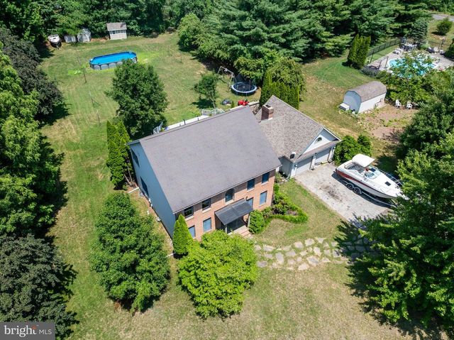 4 CANDLELIGHT DR, Beverly, NJ 08010