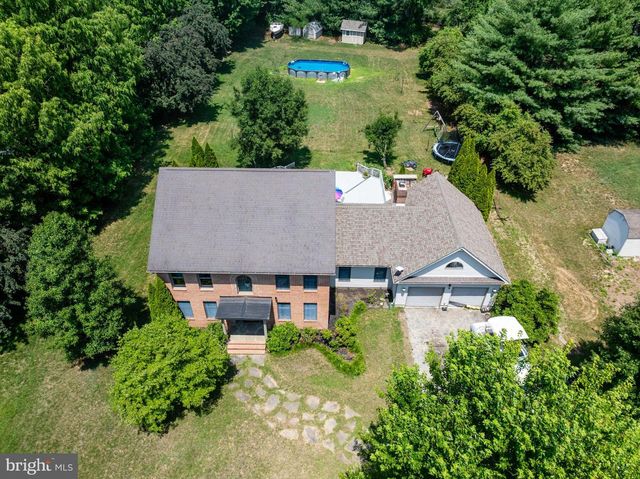 4 CANDLELIGHT DR, Beverly, NJ 08010