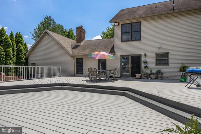 4 CANDLELIGHT DR, Beverly, NJ 08010