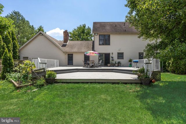 4 CANDLELIGHT DR, Beverly, NJ 08010