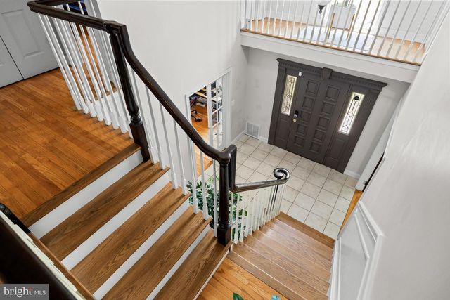 4 CANDLELIGHT DR, Beverly, NJ 08010