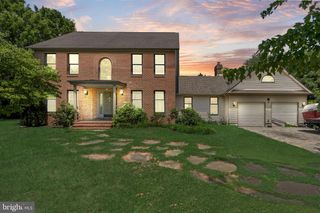 4 CANDLELIGHT DR, Beverly, NJ 08010