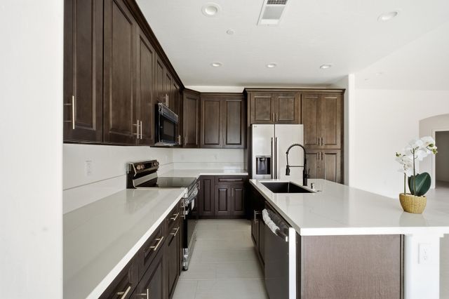 6347 W Elowin Avenue, Visalia, CA 93291