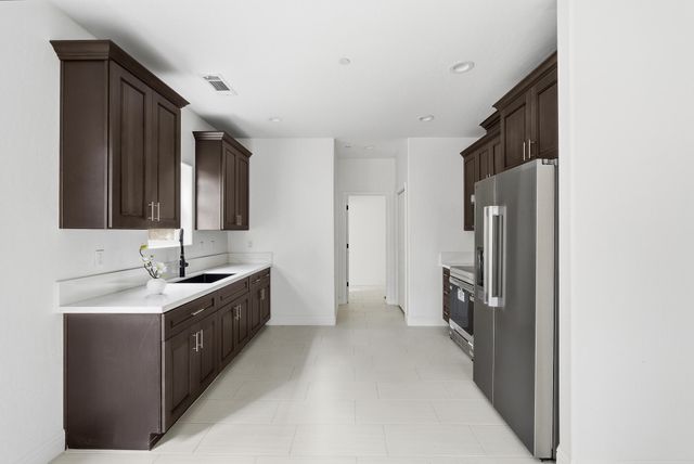 6347 W Elowin Avenue, Visalia, CA 93291