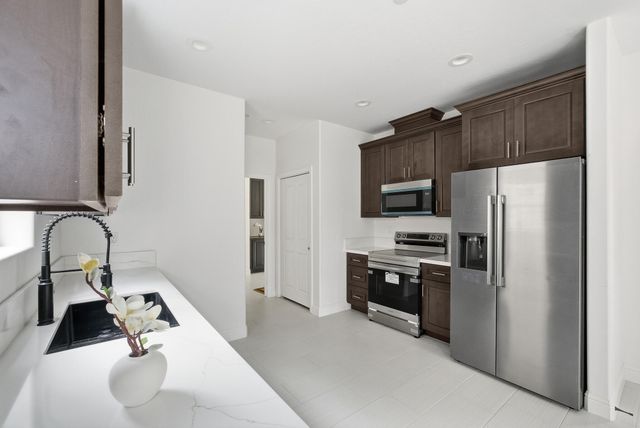 6347 W Elowin Avenue, Visalia, CA 93291