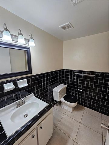 2818 SW 2ND AVENUE, Gainesville, FL 32607