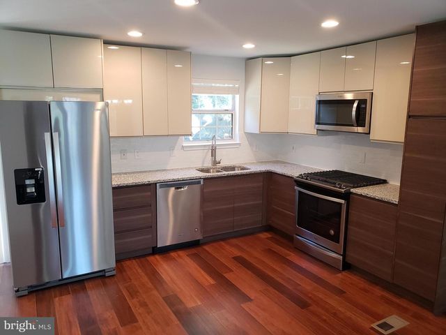 6839 SIGNATURE CIR, Alexandria, VA 22310