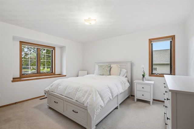 W2303 ST GERMAINE COURT, Appleton, WI 54915