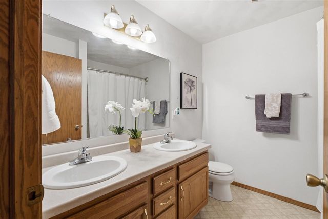 W2303 ST GERMAINE COURT, Appleton, WI 54915