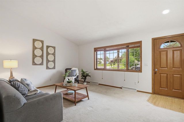 W2303 ST GERMAINE COURT, Appleton, WI 54915