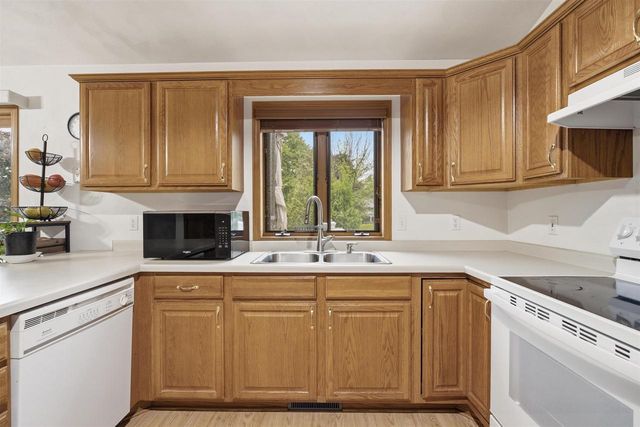 W2303 ST GERMAINE COURT, Appleton, WI 54915
