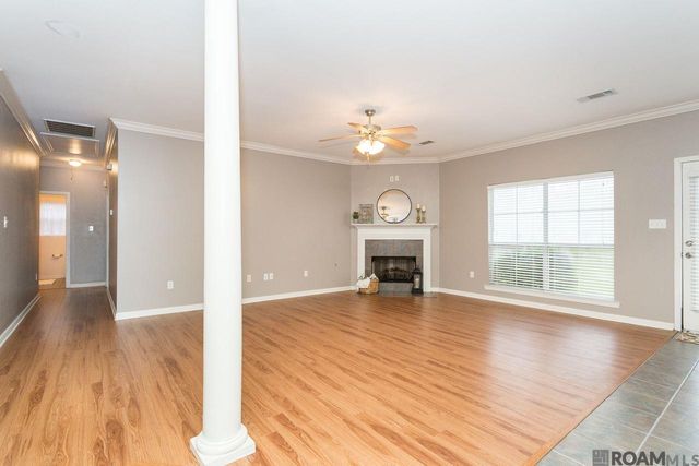 23879 Southpoint Dr, Denham Springs, LA 70726