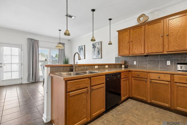 23879 Southpoint Dr, Denham Springs, LA 70726
