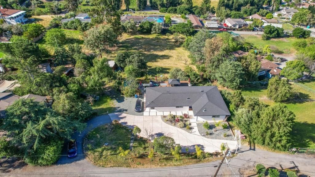 Image 7 of property listing at 2125 Mangin Way, San Jose, CA 95148