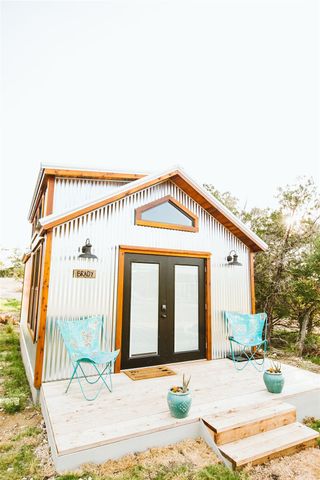 806 Bell Springs RD, Dripping Springs, TX 78620