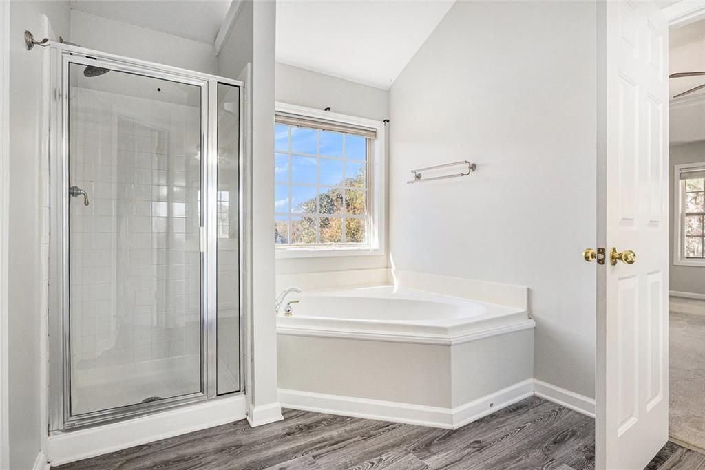 Image 19 of property listing at 2416 Sterling Manor Drive, Buford, GA 30518