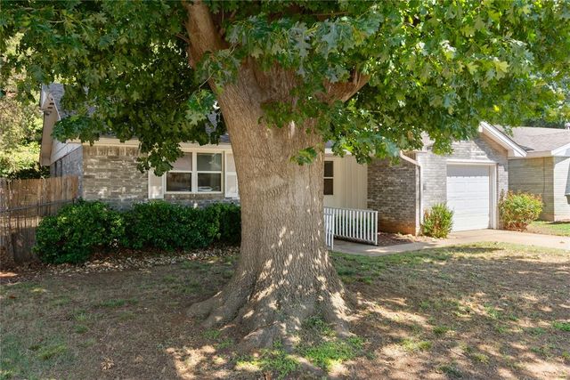 505 Meadow Lake Drive, Edmond, OK 73003