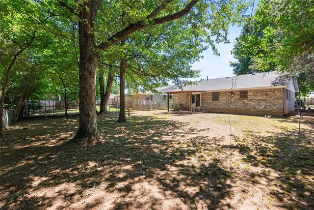 505 Meadow Lake Drive, Edmond, OK 73003