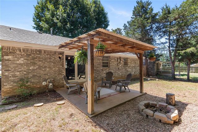 505 Meadow Lake Drive, Edmond, OK 73003