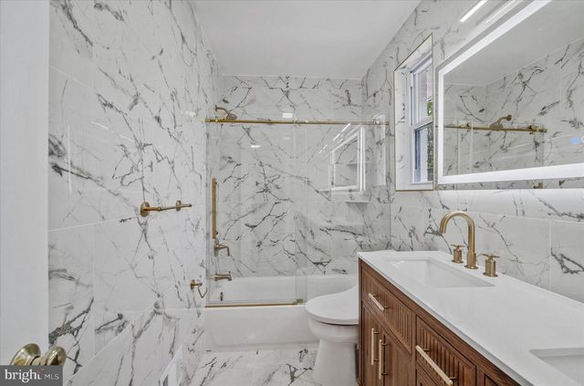 9831 SINGLETON DR, Bethesda, MD 20817