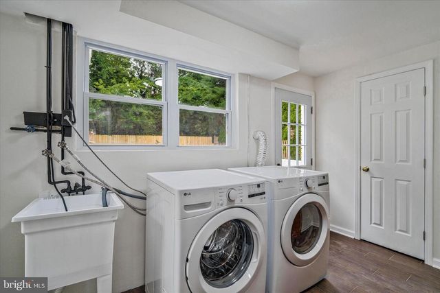 9831 SINGLETON DR, Bethesda, MD 20817
