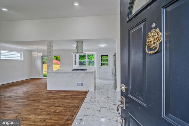 9831 SINGLETON DR, Bethesda, MD 20817