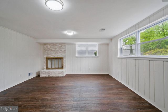 9831 SINGLETON DR, Bethesda, MD 20817