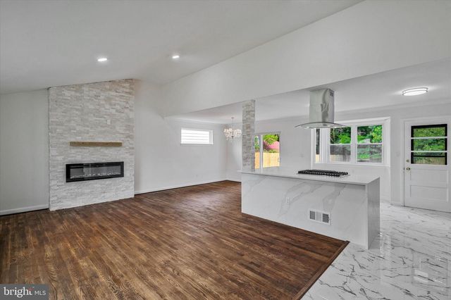 9831 SINGLETON DR, Bethesda, MD 20817