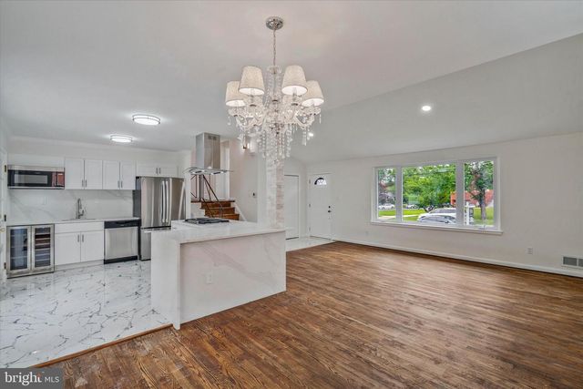 9831 SINGLETON DR, Bethesda, MD 20817