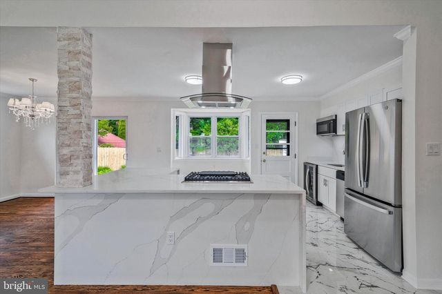9831 SINGLETON DR, Bethesda, MD 20817
