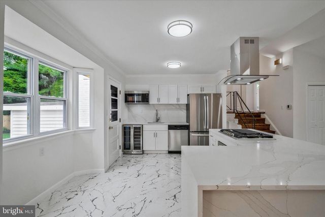 9831 SINGLETON DR, Bethesda, MD 20817