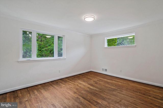 9831 SINGLETON DR, Bethesda, MD 20817