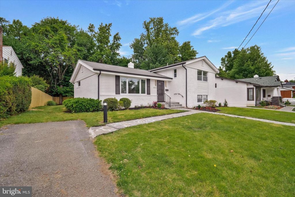 9831 SINGLETON DR, Bethesda, MD 20817
