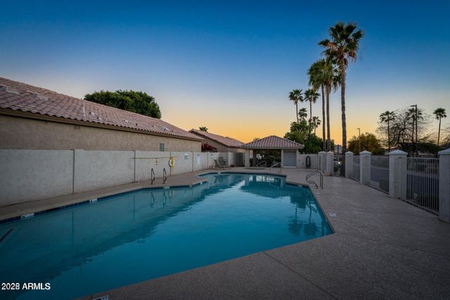 4927 W WAHALLA Lane, Glendale, AZ 85308
