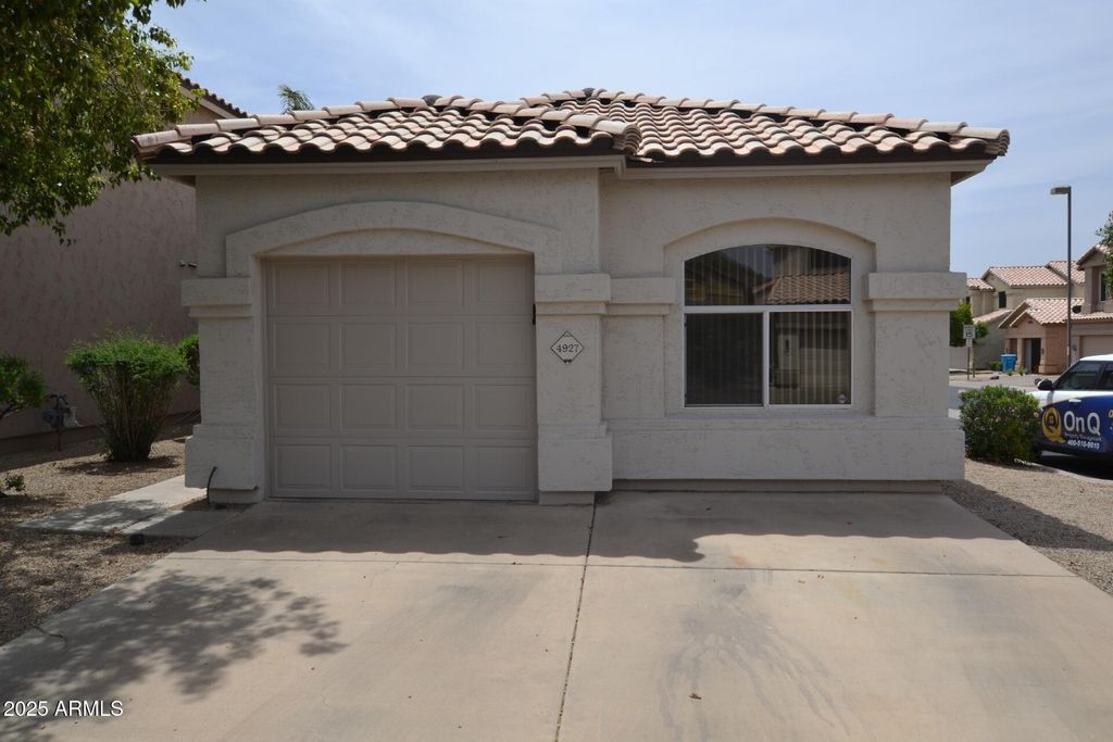 4927 W WAHALLA Lane, Glendale, AZ 85308