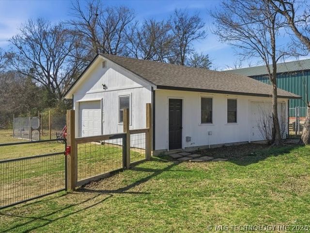 32766 E 161st Street S, Coweta, OK 74429